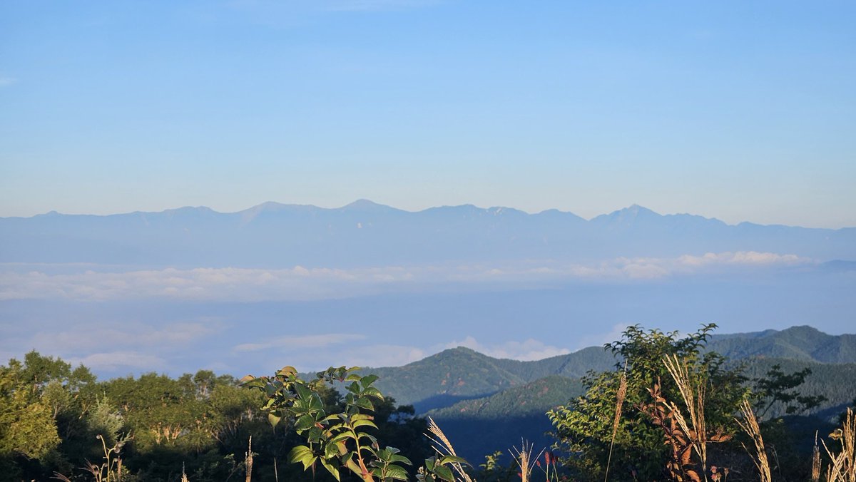 pokepoketz's tweet image. 牛奥ノ雁ヶ腹摺山はいいぞ
日本一名前が長くてローマ字表記がキツキツだぞ
稜線歩きも渋くていいぞ