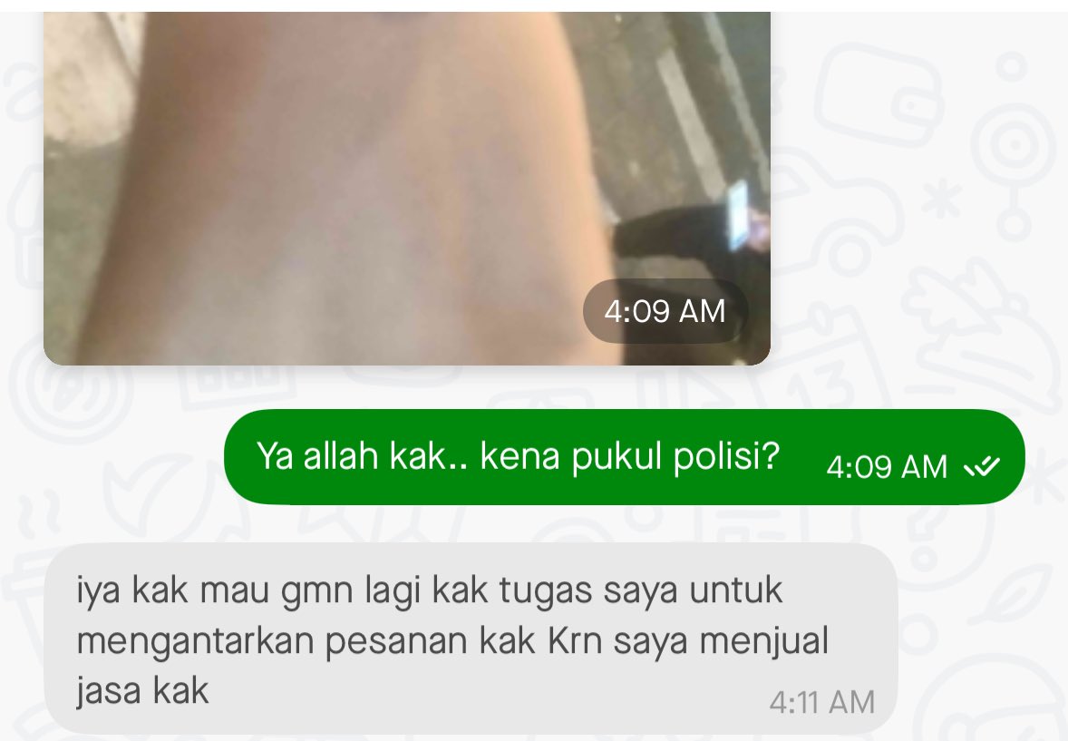 Polisi ngentott, driver gojek lagi nganter orderan pun bisa kena pukul juga, otaknya pada di dengkul kayanya