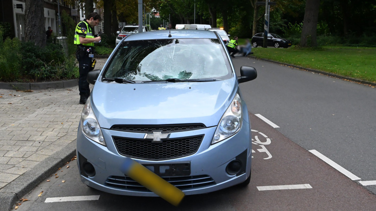 Overstekende vrouw gewond bij aanrijding op Geesterweg