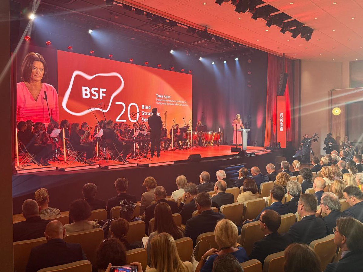 يشارك الآن نائب رئيس الوزراء ووزير الخارجية وشؤون المغتربين أيمن الصفدي <a href="/AymanHsafadi/">Ayman Safadi</a>، في الجلسة الافتتاحية لمنتدى بليد الاستراتيجي العشرين في سلوفينيا، والتي تحضرها فخامة رئيسة جمهورية سلوفينيا نتاشا بيرتز موسار، وعدد من القادة والوزراء ومسؤولي منظمات دولية. 

#الأردن 
#BSF2025