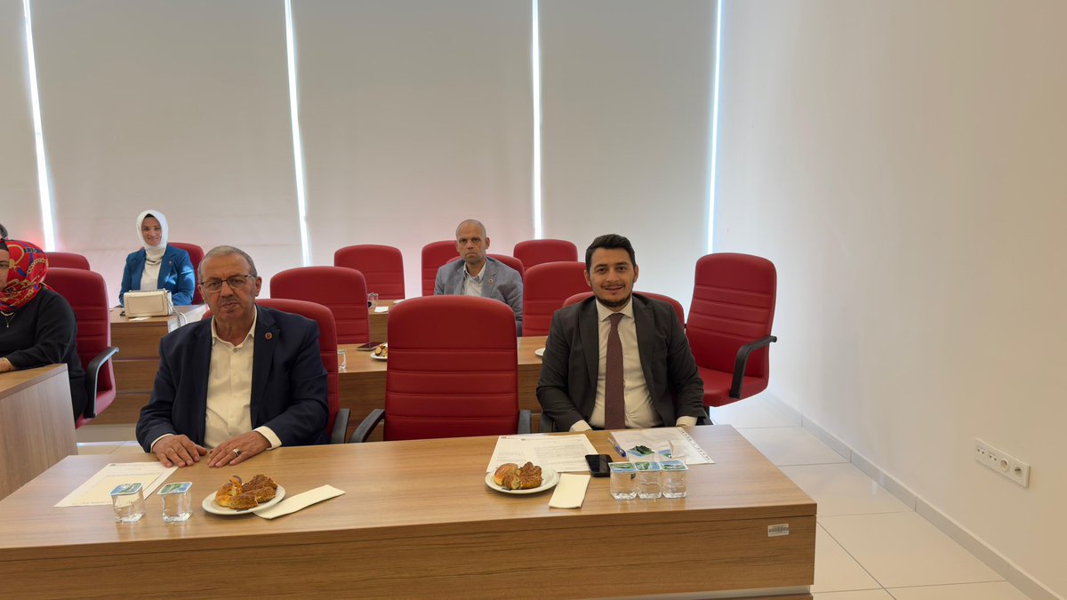 Ağustos ayındaki tatil arasının ardından, Eylül ayı Çekmeköy Belediye Meclisi 1. oturumu meclis grup toplantımızı İlçe Başkanımız <a href="/fatihsirmaci/">Fatih SIRMACI</a> Başkanlığında Meclis Üyelerimizin Katılımları ile Gerçekleştirdik.

Birlik ve beraberlik içinde, ilçemizin yarınları ve