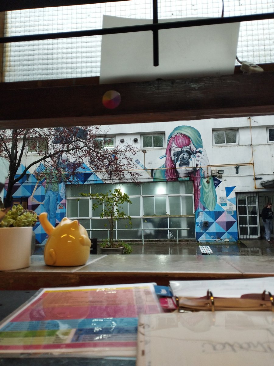 Y se vino a trabajar nomás.