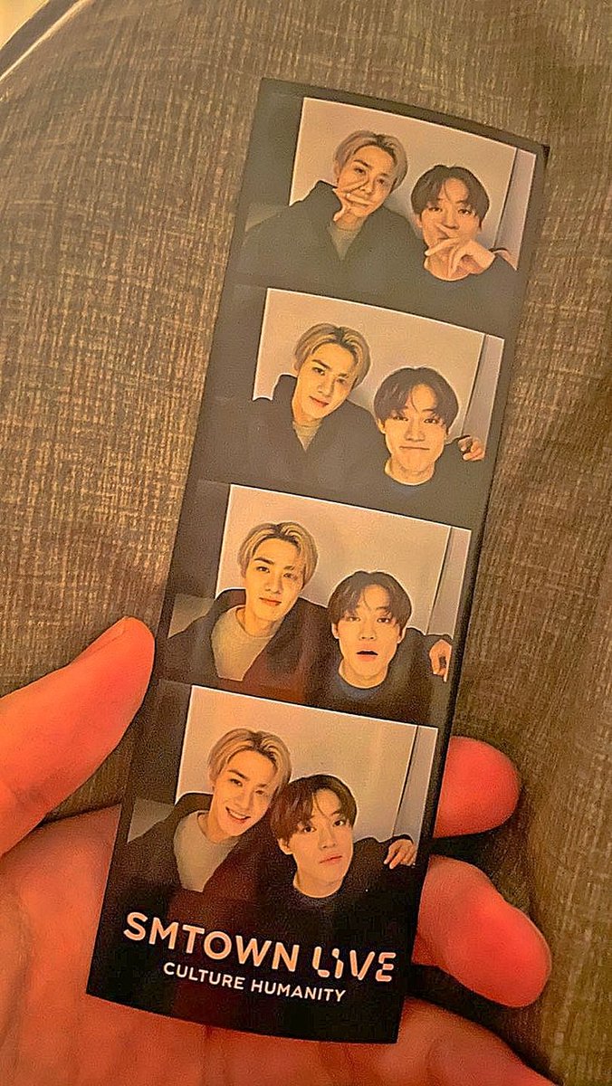 anyway i just noticed... is that photobox with chenle? 🥹 huhu my heart 🧡💙