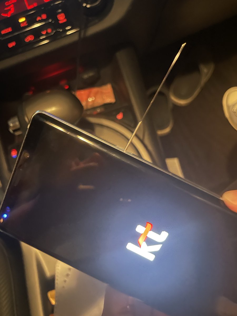 홀드키 빠졌는데 영화 보기 전 깜빡하고 빅스비로 꺼버렸을 때.. 다시 켜려니 실핀도 안 들어가고 막막했는데 한의대생 친구가 한방의 힘으로 살려줌🥹