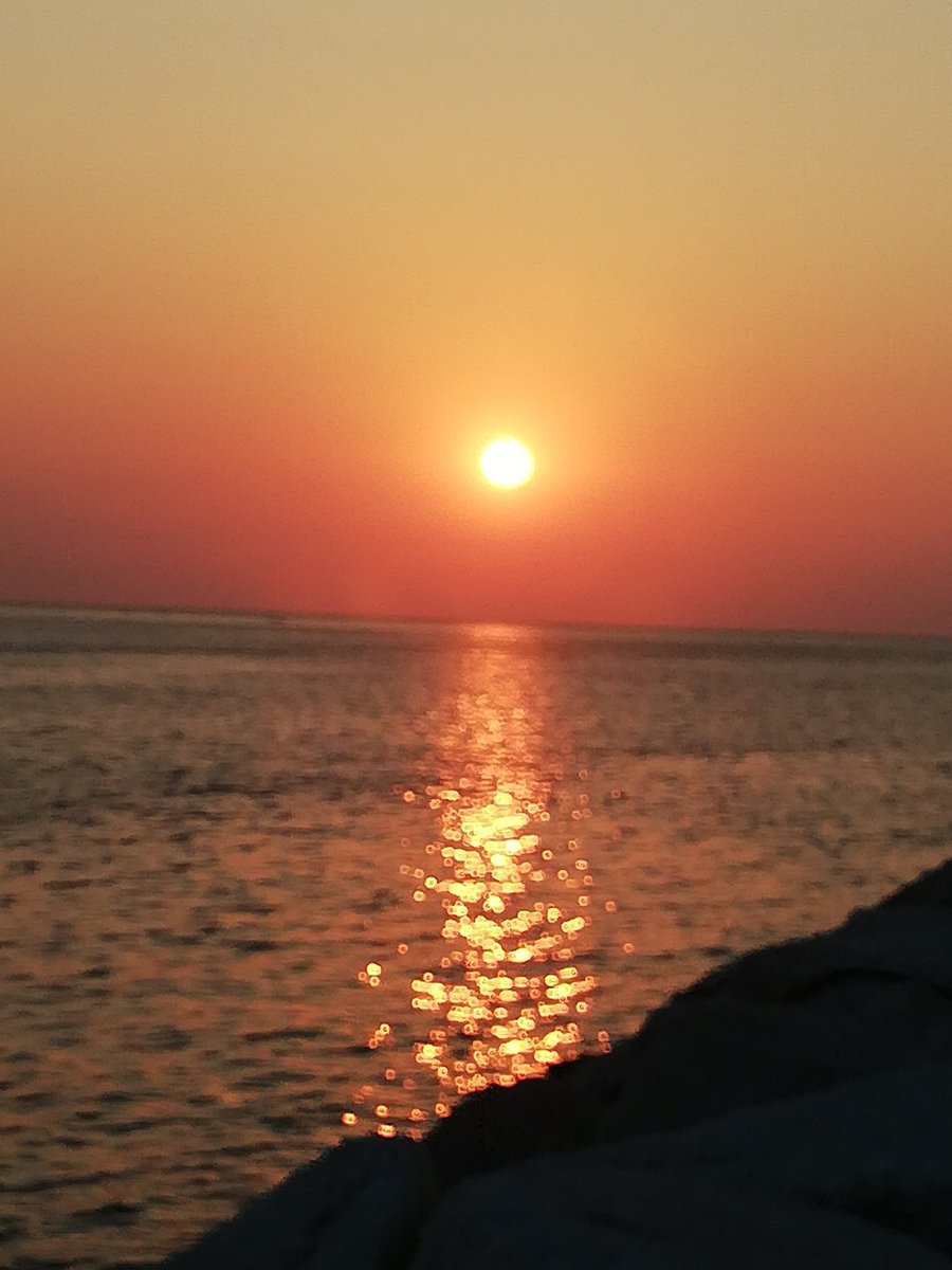MartaPesce4's tweet photo. 🥰The Italy sea ! 😍Its beauty and charm!https://t.co/svEFsmgWW0#Artist#art#artgallery#oilpeinting#artvita#artquest#colorfull#artexebitions#artmuseum#contemporaryart#natureart#modernart#finearts#artshow#artsprint#artflowers#artredbubble#artgallery# https://t.co/4kLILJBZmS