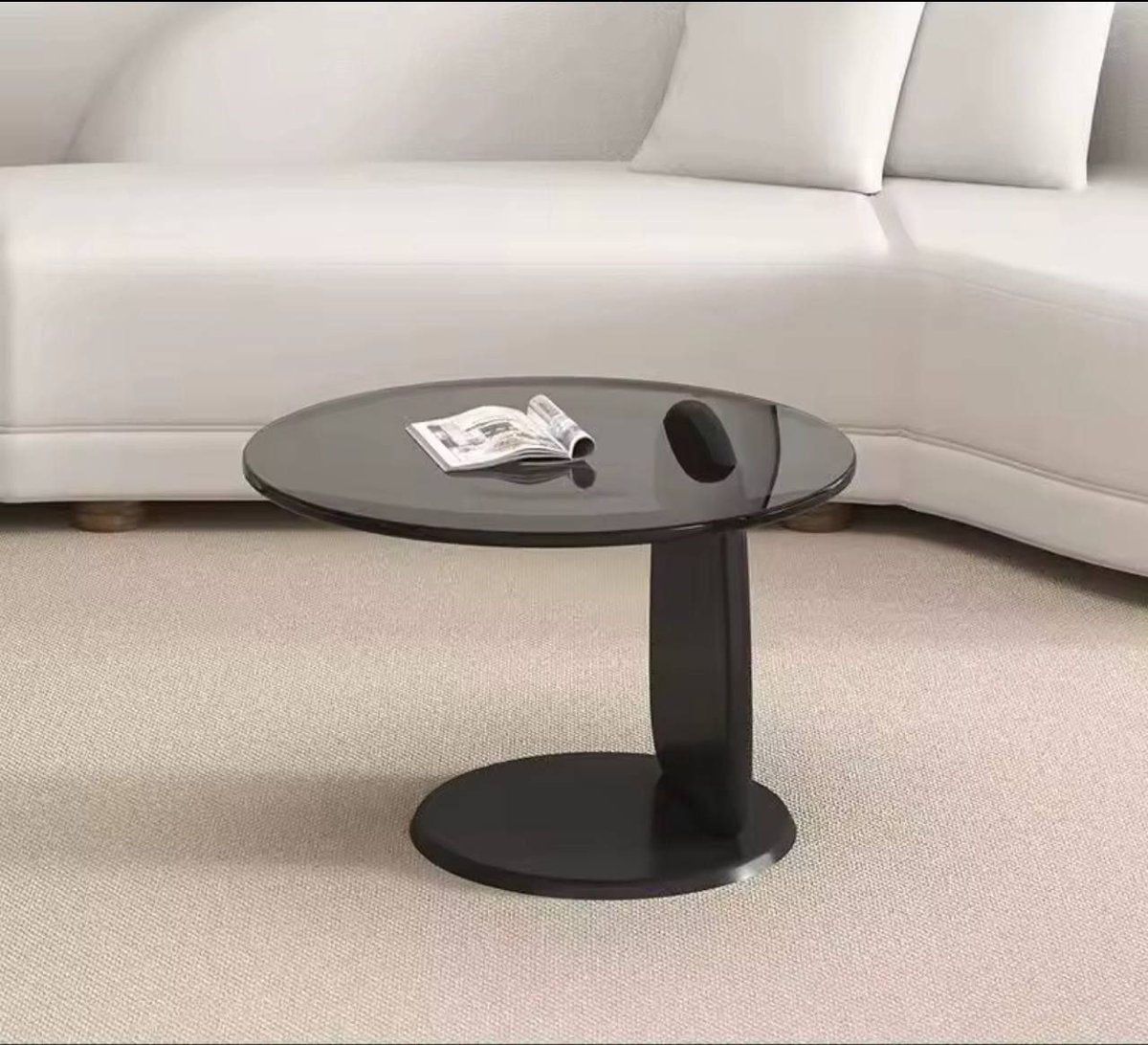 Hey Besties ❤️ 

Let's usher into the new month with this  beautiful, round centre table and side coffee table. 

Sizes: 80cm, coffee table - 50cm

Customized solid wood 💯

Available in brown glass and black glass

Price:  130,000

Location: Lagos 

Nationwide delivery 🚚