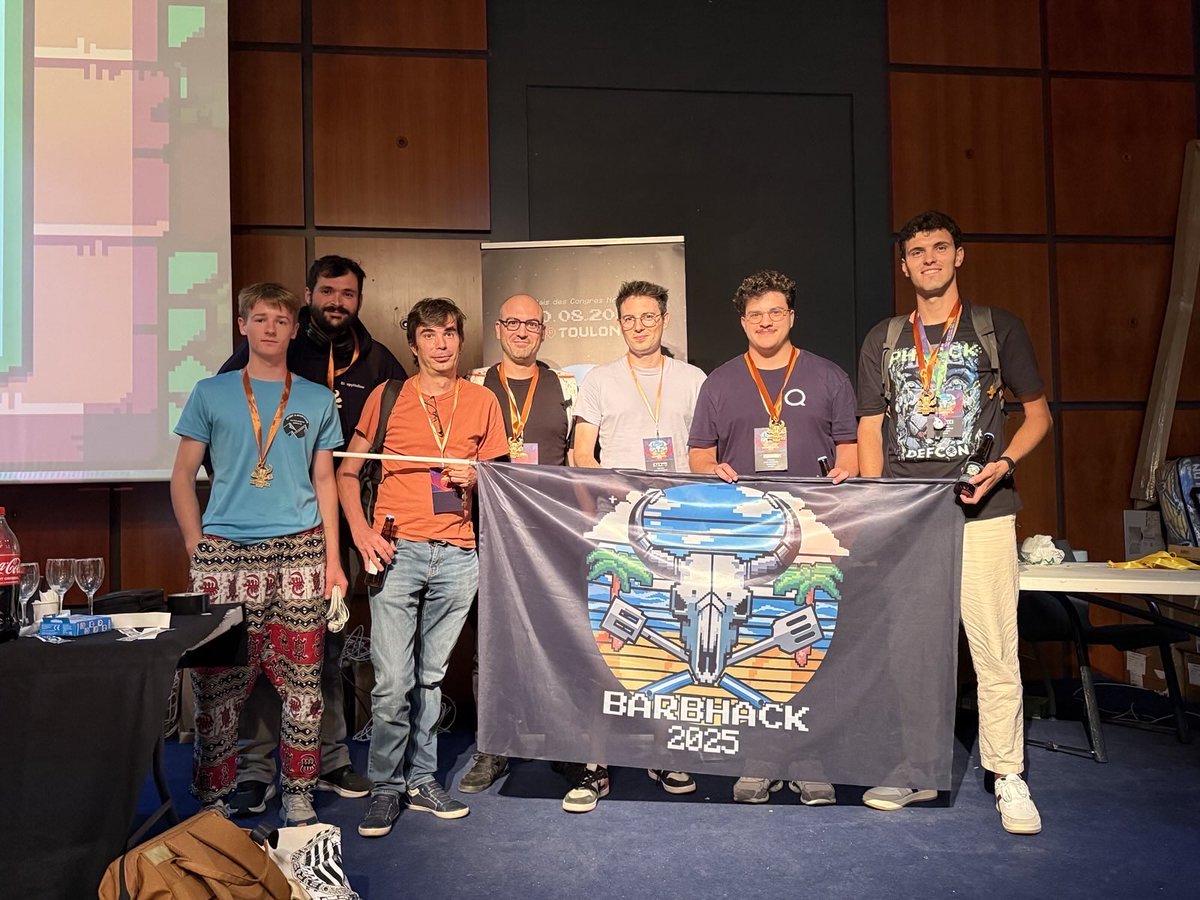 _barbhack_'s tweet image. La team @FlatNetworkOrg tfns.fr ctftime.org/team/87434/ The Flat Network Society TOP 5 Mondial CTFTime gagne des bons d&apos;achats 🍖, des médailles de bronze gravées Barbhack, des bières édition limitée, un module #flipperzero Messenger