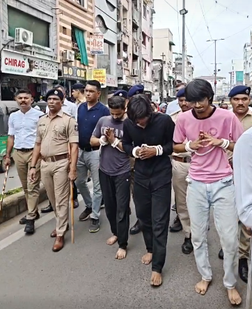 DeshGujarat on X: "Egg attack on Ganesh idol: Vadodara police takes out public parade of 3 more accused https://t.co/FxvjKTGY0O https://t.co/wTqvUK5b7I" / X