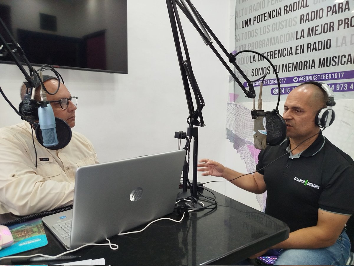 #PájaroDeLaAutopista (@nestor1ramirez) on Twitter photo De lunes a viernes escucha #DesdeLaCabina con #ElPájaroDeLaAutopista por <a href="/SonikStereo1017/">SonikStereo1017</a>.
La mejor selección musical, información, historia, entretenimiento, entrevistas y más!!!
Hoy dando la bienvenida a Federico Quintana con su programa Retrospectiva Musical
6:30 a 8:30 a.m. De lunes a viernes escucha #DesdeLaCabina con #ElPájaroDeLaAutopista por <a href="/SonikStereo1017/">SonikStereo1017</a>.
La mejor selección musical, información, historia, entretenimiento, entrevistas y más!!!
Hoy dando la bienvenida a Federico Quintana con su programa Retrospectiva Musical
6:30 a 8:30 a.m.
