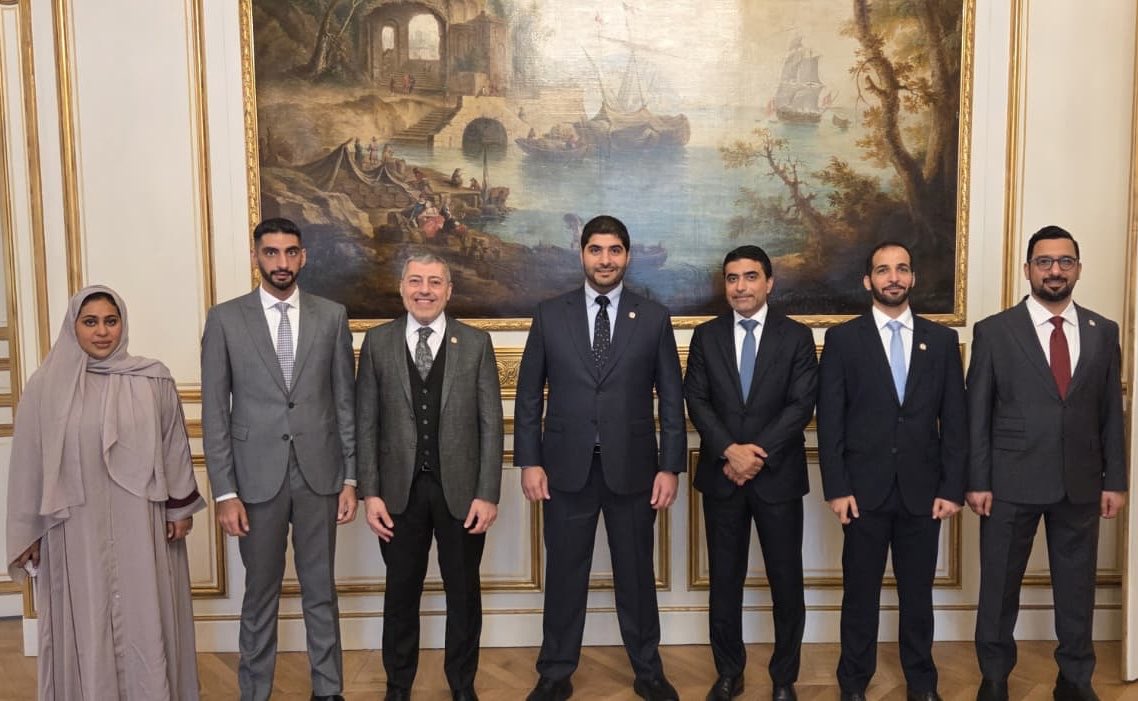 سعدنا اليوم بلقاء سفير الدولة لدى جمهورية فرنسا، سعادة فهد سعيد الرقباني، وتبادلنا معه الحديث حول مستجدات التعليم ومشاركة الدولة في مؤتمر اليونسكو لهذا الأسبوع. بوسعيد خير من يمثل دولتنا في فرنسا، ولقاؤنا معه أكد حرصه على تعزيز التعاون الإماراتي-الفرنسي، ولا سيما في مجال التعليم.