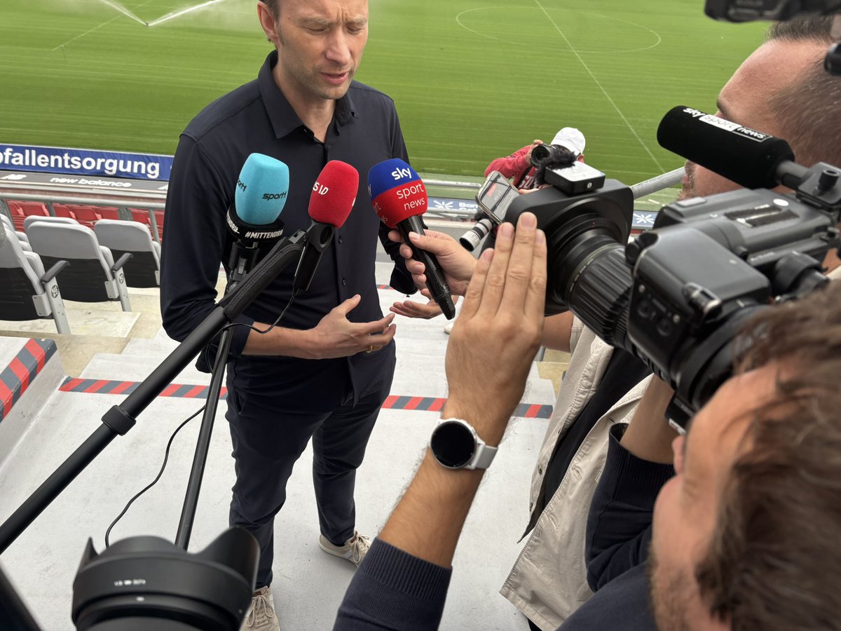 #Rolfes zum Aus von #EtH: „Wir hatten einfach das Gefühl, dass es in eine Richtung geht, die nicht die richtige ist. Und bevor man am falschen Ziel ankommt, haben wir uns entschlossen, jetzt die Entscheidung zu treffen. Jetzt in der Länderspielpause, zu einem frühen Zeitpunkt.“