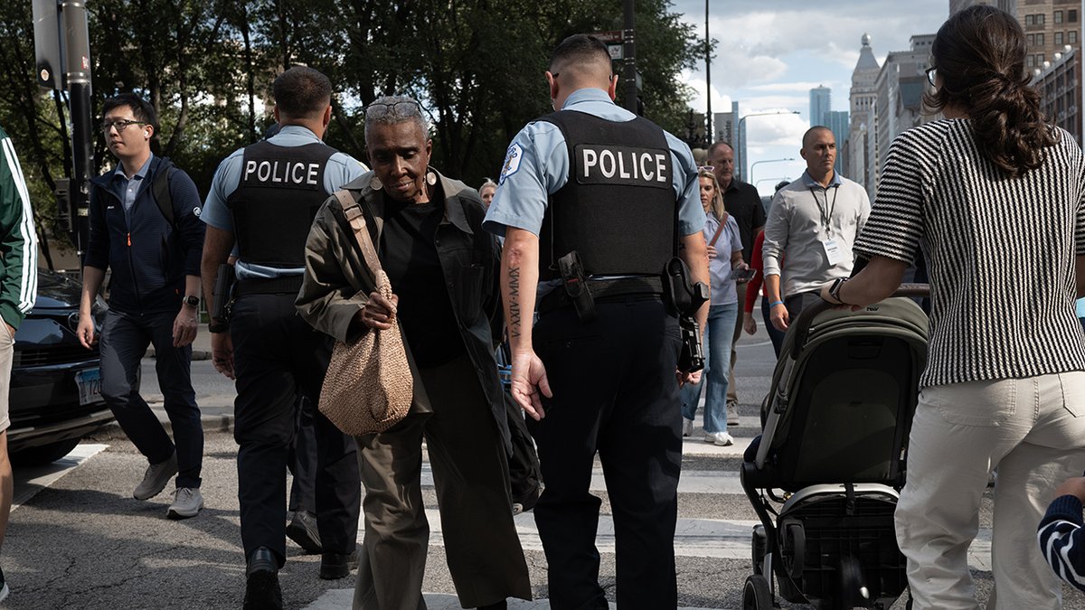 FoxNews's tweet photo. A bloody Labor Day weekend left seven dead and dozens more injured in shootings across Chicago.

The city's mayor continues to stiff-arm federal law enforcement intervention. https://t.co/v9hpkXVd3A