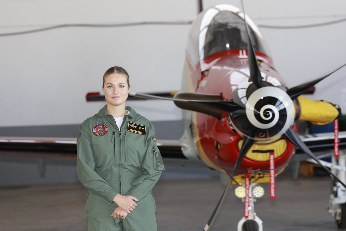 La Princesa de Asturias ingresa en la Academia General del Aire de San Javier (Murcia) como Alférez Alumna del Cuerpo General del Ejército del Aire y del Espacio, especialidad fundamental Vuelo, de la LXXVIII Promoción.

➡️casareal.es/ES/Actividades…