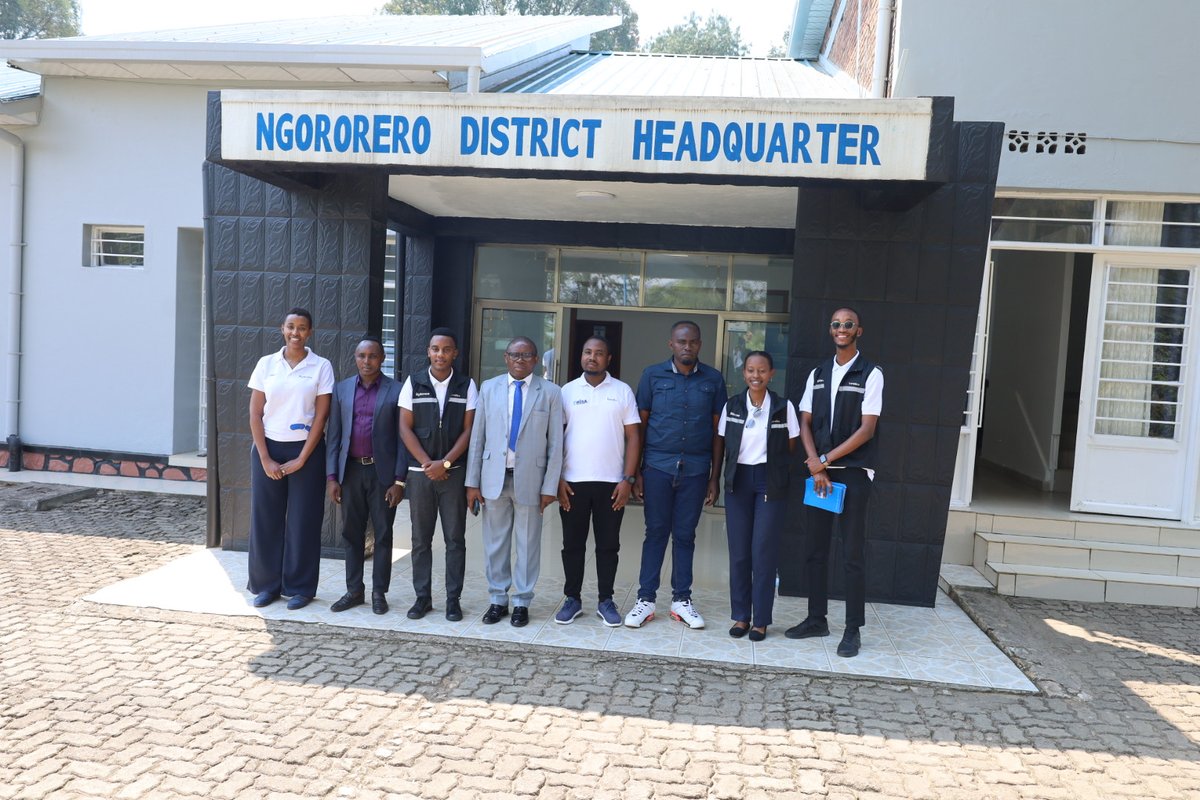 NgororeroDistr's tweet photo. Umuyobozi w'Akarere @cnkusi20 yakiriye itsinda ry'abakozi ba @IremboGov bayobowe na Mukabagabo Carine. Bari @NgororeroDistr aho baje muri gahunda y'ubukangurambaga bwa "#Byikorere" izabera mirenge  ya 
#Bwira, #Ndaro, #Matyazo, #Muhanda na #Sovu. @RwandaLocalGov @RwandaICT https://t.co/w1cyZ7nV4R