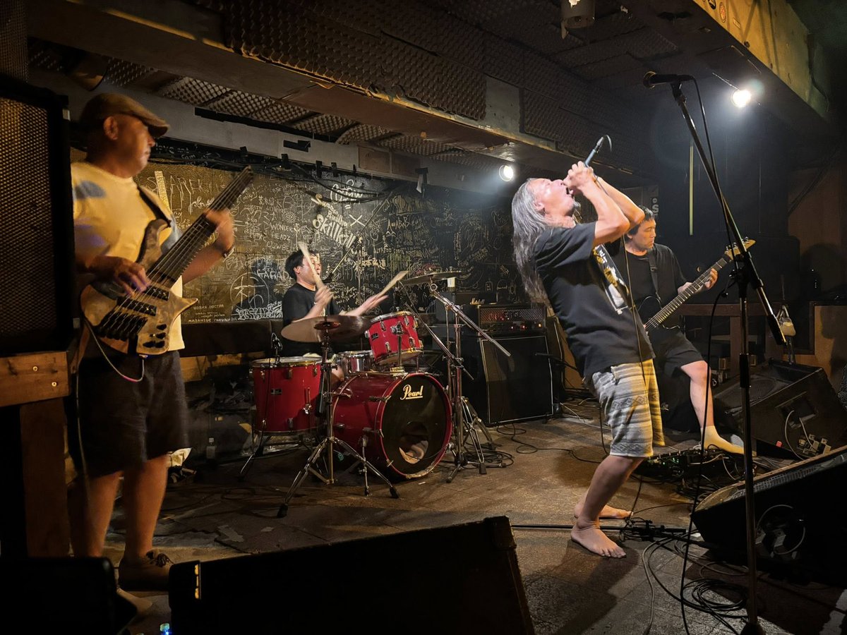 8.30 “EXTREMEDIVES in Yamaguchi 2025”＠防府 Bar印度洋、終演！
強靭な出演陣による熱量高き大轟音Night、楽しかったです!!!

冨江ルリ (ex.魔女オランジーナ)
⇩
elephant
⇩
Dead Pudding
⇩
BLASTING ROD

DJ: Kawano / food: komofest

山口県、引き続きお世話に成ります！
またやりましょう!!!