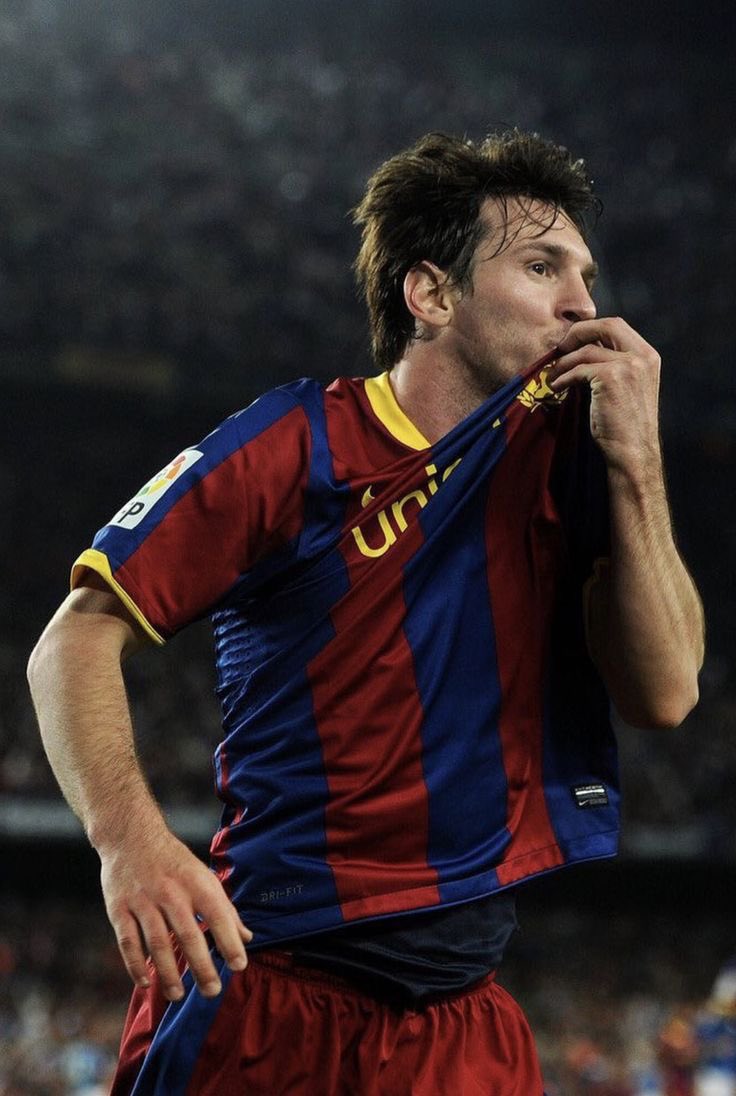 “ومن مُسلّمات كرة القدم أن ميسي سيبقى أفضل من لعبها.