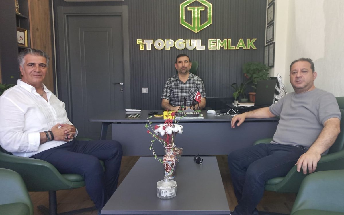 #Sivas Ticaret ve Sanayi Odası önceki dönem Yönetim Kurulu Başkanımız Sn.Mustafa Eken ve Başkan Vekilimiz Sn.Cengiz Akpolat işyerimizi ziyaret ettiler. Şehrimizin ticareti ve ekonomisi üzerine verimli bir sohbet gerçekleştirdik. 
Nazik ziyaretleri için tekrar çok teşekkür ederim.