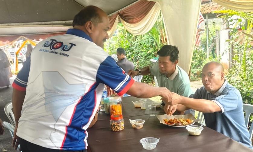 Vidyananthan's tweet photo. Menghadiri Majlis Perkahwinan Anak 
En. Zul bin Shahri Yang Berlangsung Meriah Di Taman Sri Lambak. Syukur Dapat Bersama-Sama Meraikan Hari Bahagia Ini.

Tahniah Diucapkan Kepada Pasangan Pengantin. Selamat Melayari Alam Rumah Tangga.
#ybyaya 
@TSVigneswaranSA
@onnhafiz
#ybyaya https://t.co/wLhKPeHm40