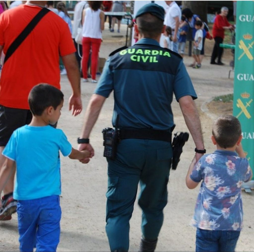 👮‍♂️🇪🇸 Una vida de sacrificios, noches sin dormir y momentos de riesgo, lejos de los tuyos. Nuestros guardias civiles merecen un final de carrera que les permita disfrutar de los suyos, de la tranquilidad y la salud que tanto han pospuesto. 

Pensemos en ellos, en su legado, y en