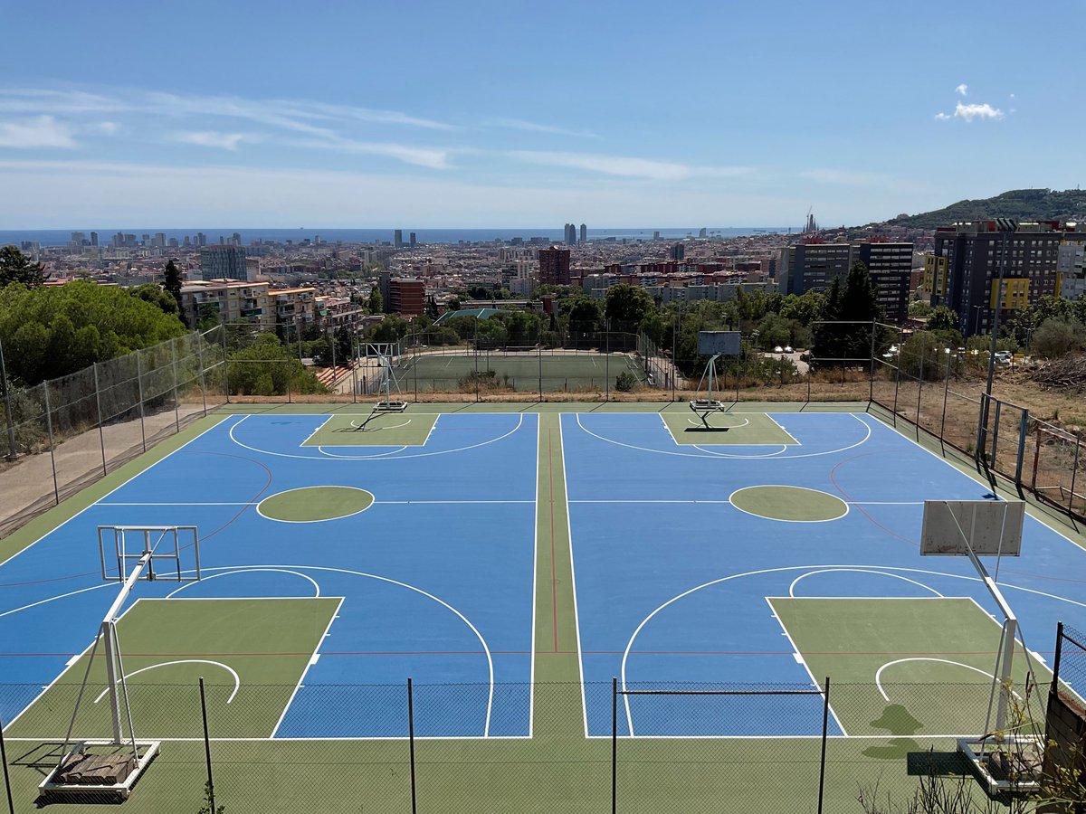 Bon dia des de Brafa! Esteu tots connectats? Comencem dimecres!

Avui i demà farem les reunions de preparació del curs.

Ja tenim gairebé enllestides les noves pistes de bàsquet… estan genials! 

Som-hi! Benvinguts al curs 2025-26!