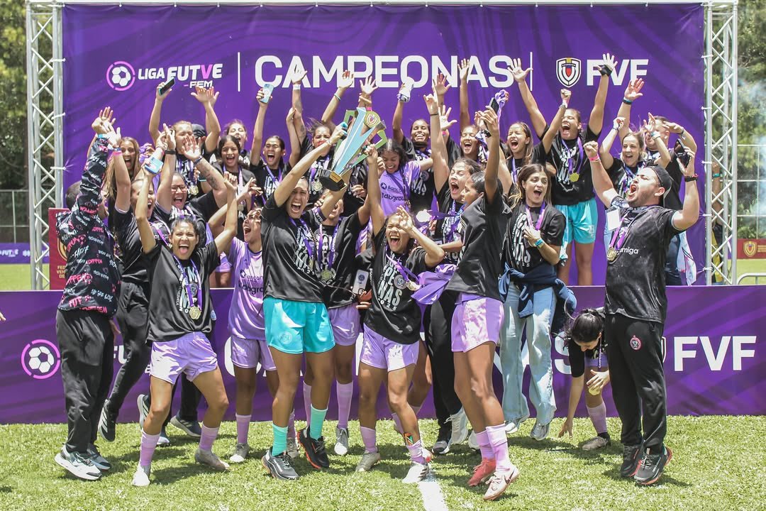 🏆🇻🇪 ¡Otro título para su cuenta! ¡<a href="/adiffem/">ADIFFEM</a> bicampeón de la <a href="/LigaFUTVEFem/">Liga FUTVE Fem</a>!

📸 ADIFFEM

#LaGlóriaEsDeEllas | #LibertadoresFEM