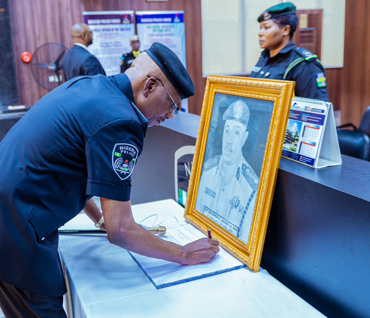 #PhotoNews | IGP Kayode Adeolu Egbetokun, Ph.D., NPM, pens heartfelt tributes to the late 18th Indigenous Inspector-General of Police, IGP Solomon E. Arase, CFR, whose passing was announced yesterday, 31st August, 2025.

The Nigeria Police Force has opened a Condolence Register