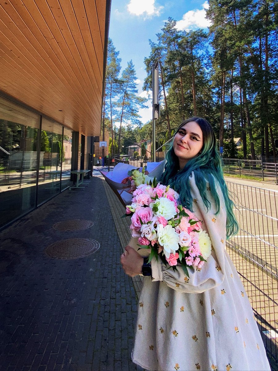 это все цветы от учеников 🥹🥹🥹 я очень счастлива