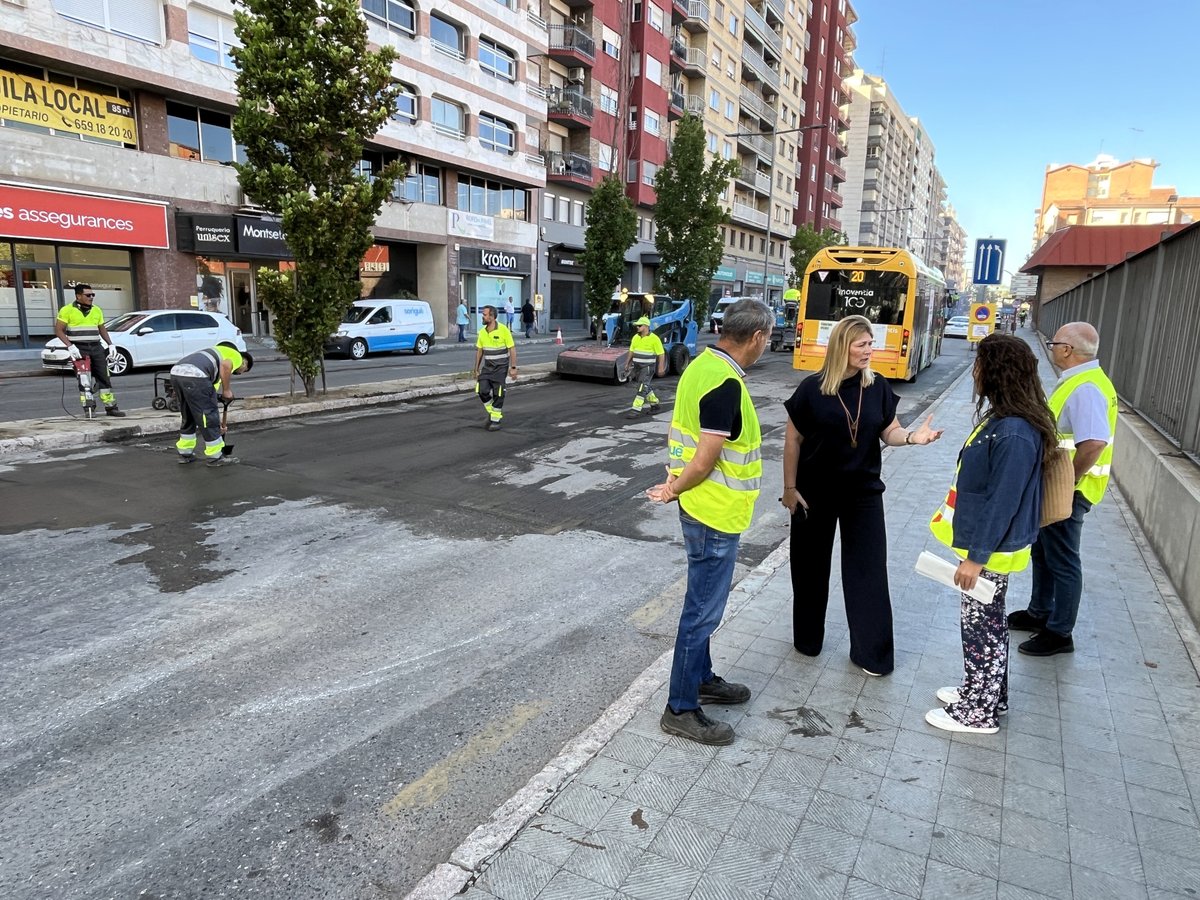 🚍La Paeria avança en la millora del paviment en diversos punts de la ciutat

⛏️Avui es treballa a av. de Madrid i en les pròximes setmanes es farà una actuació a la rotonda del cementiri i una altra a l’accés a Magraners pel c/ Miguel Hernández

+info👉🏽paeria.cat/ca/actualitat/…