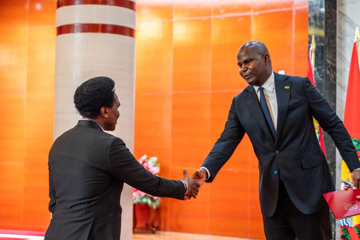 Empossámos hoje os novos Membros do Conselho de Estado (2025-2029).
Este acto reforça a democracia, o Estado de Direito e a reconciliação nacional.

Juntos e unidos, vamos vencer! 🇲🇿

#VamosTrabalhar #Moçambique