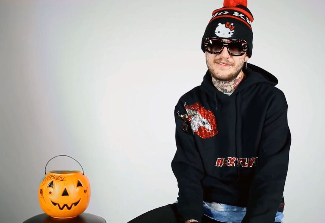 GETCAKEDlEYOUNG's tweet image. happy spooky season 🎃🖤