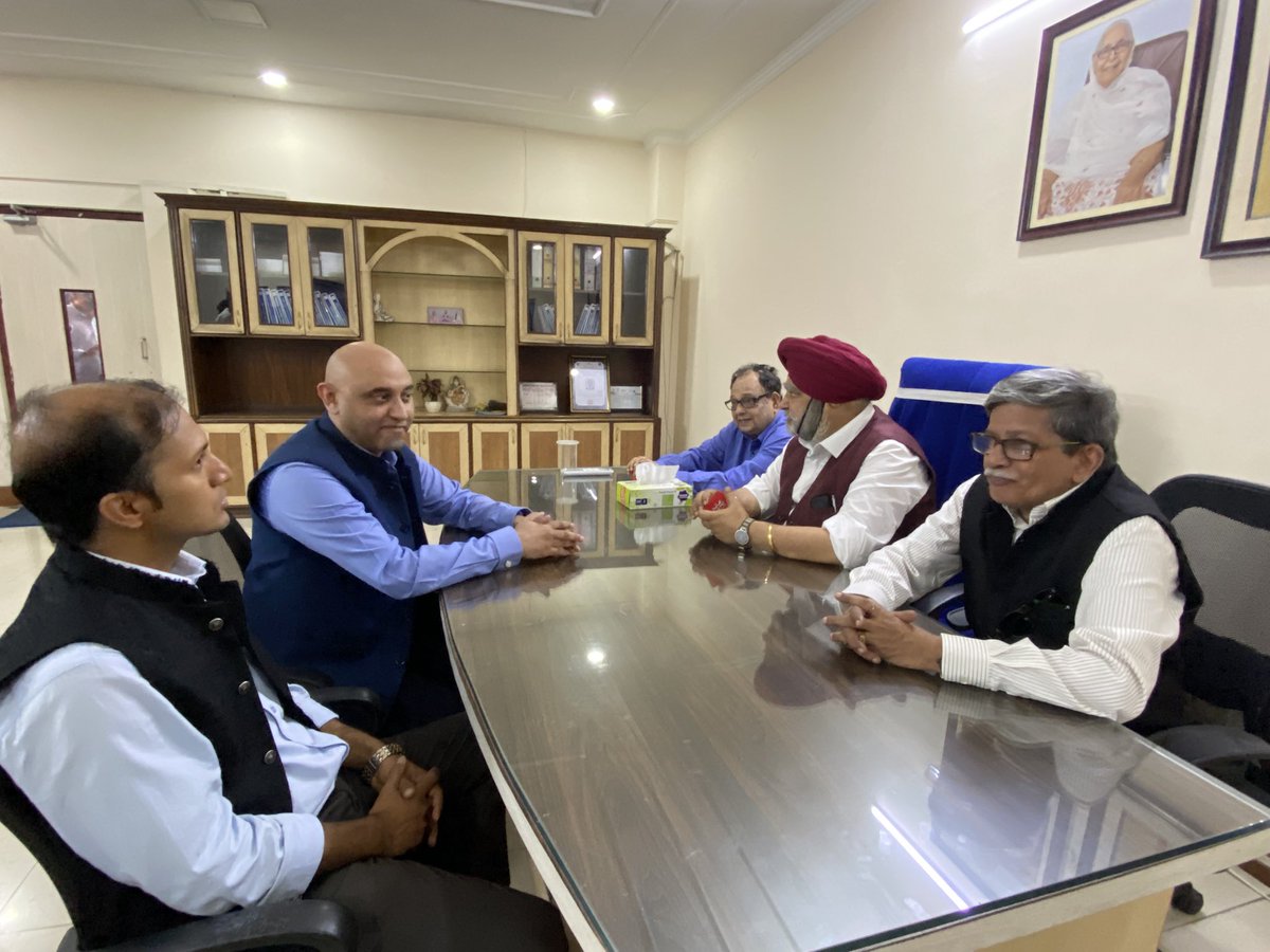 Acting DHC, Bhaarat Dave attended the 25 Anniversary celebration of JIS College of Engineering, Kalyani. 

He spoke about transnational education partnerships and scope to unlock opportunities in the 🇬🇧🇮🇳 education sector. He discussed about scope of collaboration with the UK.