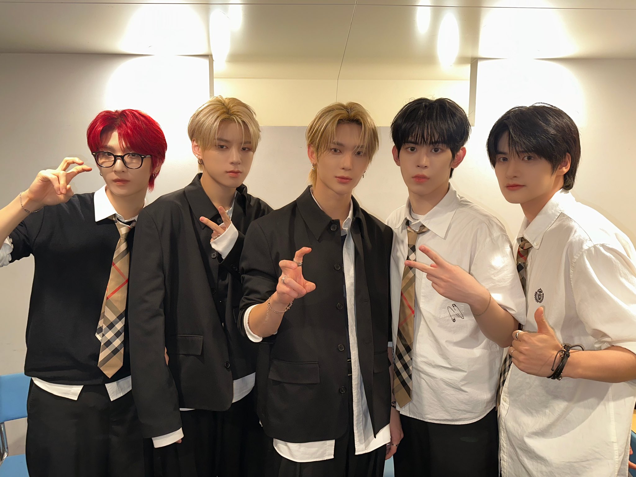 NOWZ ナウズ ユン サインポラ 🧑‍🤝‍🧑 #NOWZ #나우즈 #연우 #YEONWOO #진혁 #JINHYUK