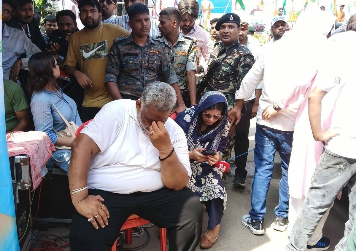 souravreporter2's tweet image. लगाव इंसान को बर्बाद कर देती है,चाहे राजनीतिक लगाव ही क्यों न हो,जिस पप्पू यादव ने अकेले लोकसभा चुनाव में नरेंद्र मोदी,नीतीश कुमार,लालू यादव,तेजस्वी यादव,एनडीए,महागठबंधन सबको अकेले परास्त कर दिया,वो आज माथा पर हाथ रख कर बैठे हैं सिर्फ और सिर्फ &apos;लगाव&apos; के कारण!
#PappuYadav #Bihar