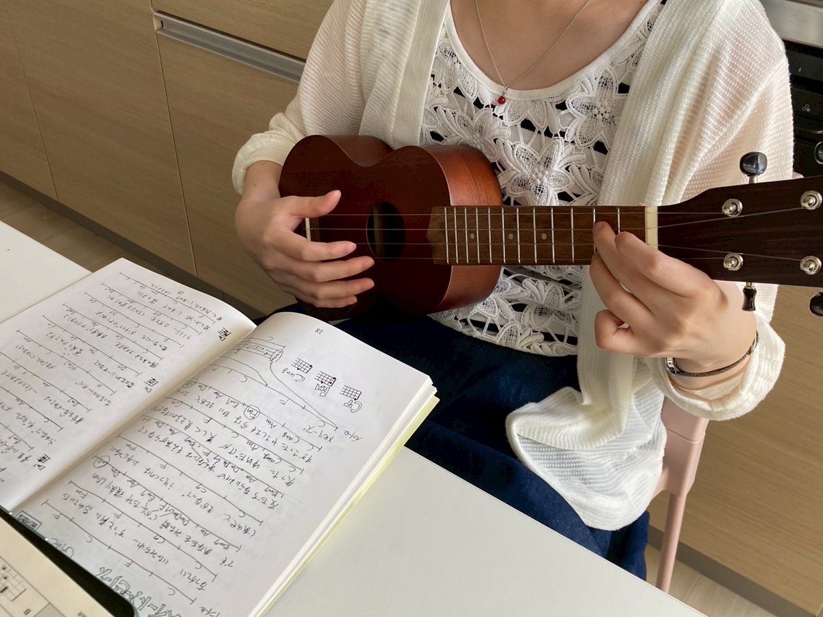 Leap0528757933's tweet image. 【ウクレレ部始動】
Leapでウクレレ部始まるよ〜！

興味津々の利用者さん
ちょっと弾いてみたい。
ウクレレ触ってみたい人は是非。
毎週どこかの午後気まぐれで開催してます。

なお、事業所にウクレレ先生はいません。
ウクレレ好きが楽しく教えてくれます。
＃Leap #ウクレレ #名古屋 #就労継続支援