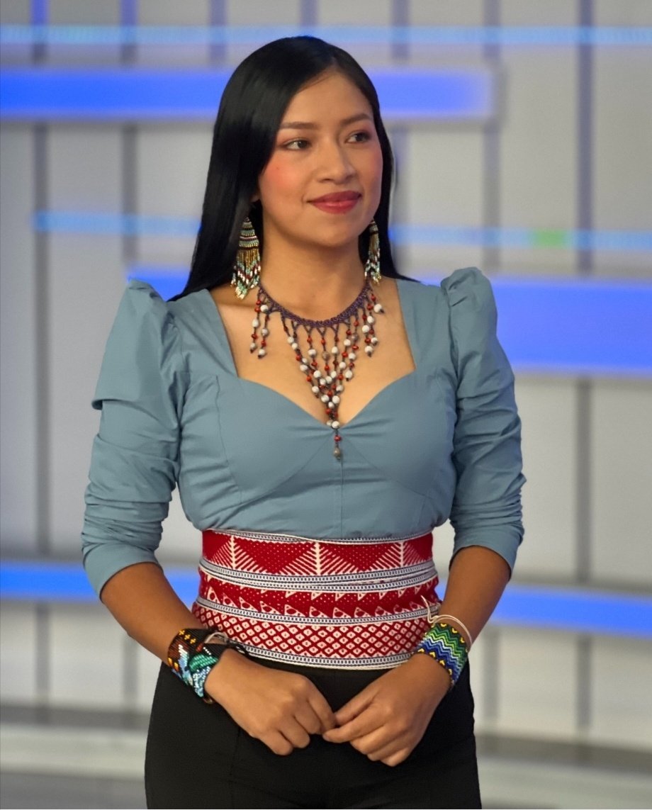 Sandra Chindoy (@sandra_chindoy) on Twitter photo 🔴Empecé a trabajar desde los 8 años, conozco desde mi niñez la pobreza, la desigualdad y la injusticia. Crecí sin privilegios y entendí que las nuevas generaciones si podemos cambiar nuestra realidad y la de otros. Sandra Chindoy precandidata al Senado 2026 - 2029. Apóyanos ✊🏽 🔴Empecé a trabajar desde los 8 años, conozco desde mi niñez la pobreza, la desigualdad y la injusticia. Crecí sin privilegios y entendí que las nuevas generaciones si podemos cambiar nuestra realidad y la de otros. Sandra Chindoy precandidata al Senado 2026 - 2029. Apóyanos ✊🏽