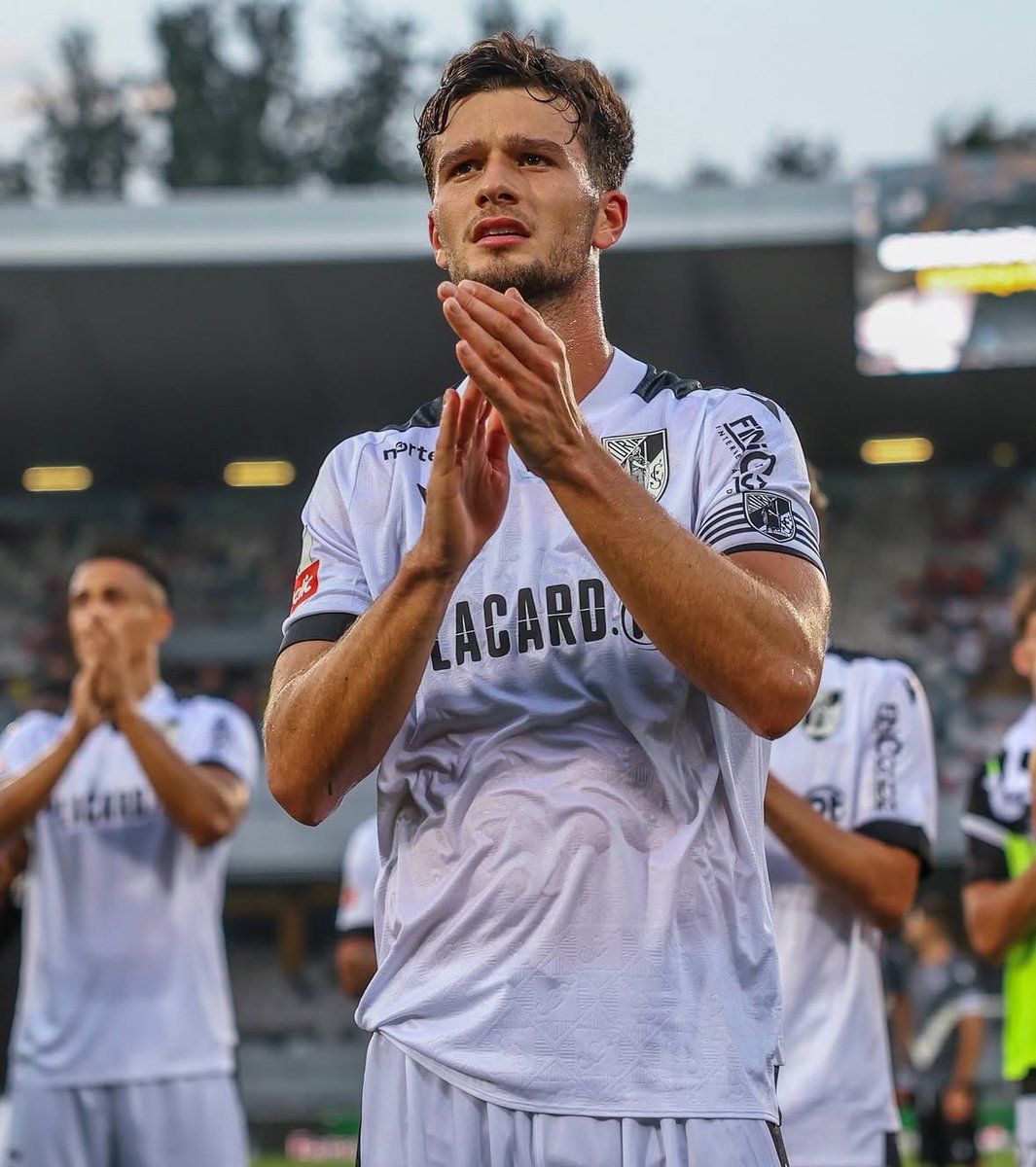 sebsousapinto's tweet photo. 🚨🔴 EXCL: Saída de Tomás Handel do Vitória SC para o Estrela Vermelha poderá render 3.2M€ + 1M€ em bónus + 20% de sell-on clause. 

Clubes estão em negociações nesses moldes e valores nesta fase. Negócio encaminhado, mas não fechado. Passo a passo. https://t.co/71dBUCSwoi