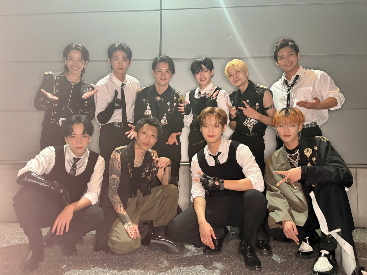 MADKID_official's tweet image. BUZZ UP 
ご来場いただいた皆様、配信でご覧くださった皆様ありがとうございました✨
本日共演させていただいたORβITさんと📷

今週末はいよいよ韓国でツアーのアンコール公演！ご来場の皆様は気をつけてお越しください🎗️
#MADKID