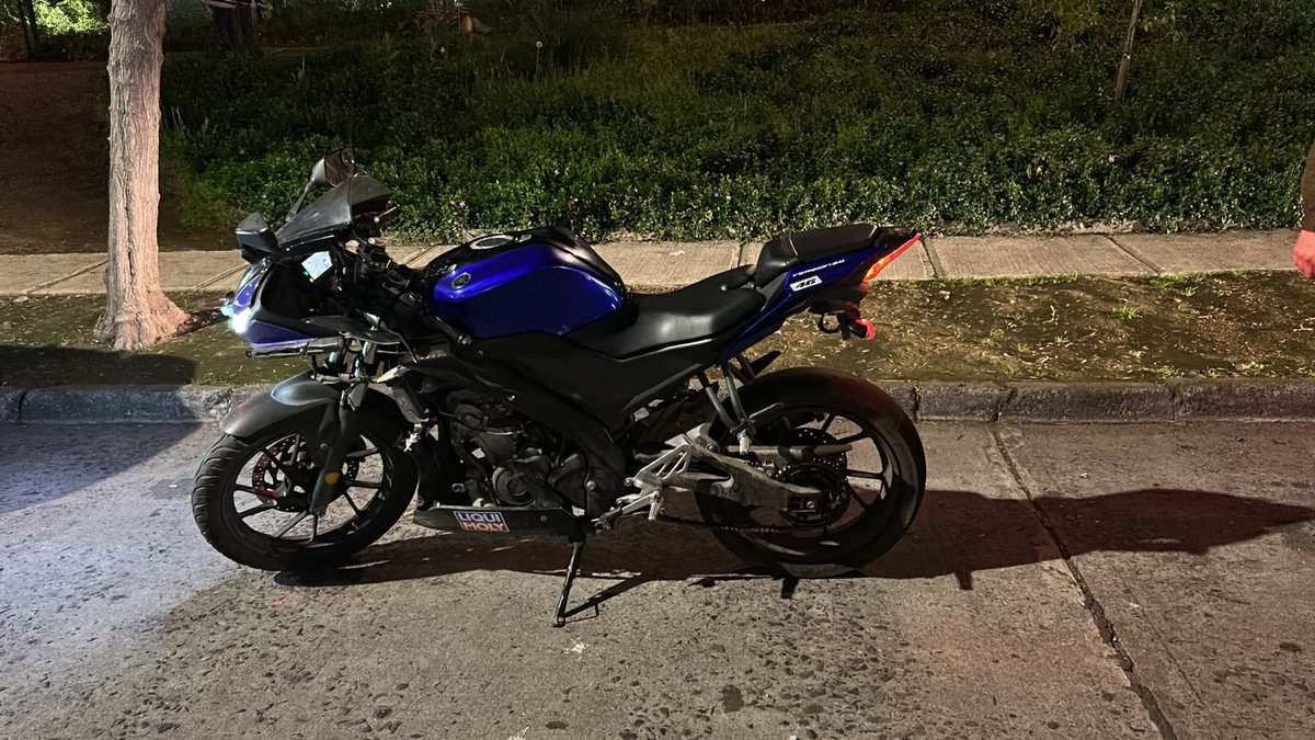 🚨 HOY: Patrulla Mixta detuvo a motociclista que circulaba en contra del tránsito. Al fiscalizar, se corroboró que el vehículo no portaba documentación ni licencia y tenía encargo vigente por Robo con Intimidación.
#lareinasegura