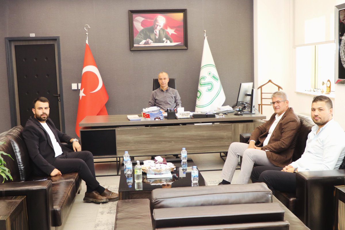 AK Parti Torbalı İlçe Başkanı Sn. Yılmaz Girgin ve Torbalı Belediye Meclisi AK Parti Grup Başkan Vekili Sn. Enes Uğuz , DSİ 2. Bölge Müdürümüz Hüseyin Koray Bilgi'yi makamında ziyaret etti.