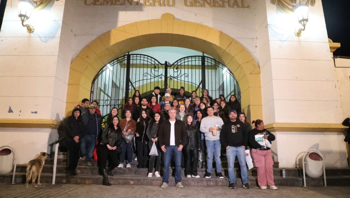 Con gran éxito la Municipalidad de #Antofagasta retomó recorrido nocturno en Cementerio General radioua.cl/con-gran-exito…