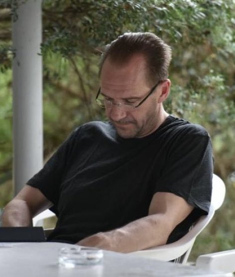 9179797778_may's tweet image. 나도 로렌스가 마법부린 수준임; 콘클전까진 연기잘하는 유명한 영국배우 정도로 생각하고 크게 매력은 못느꼈는데.. 캐에 감기면 진짜 답도없음; 지금은 내 늘근가나디.. 이러고 있다;