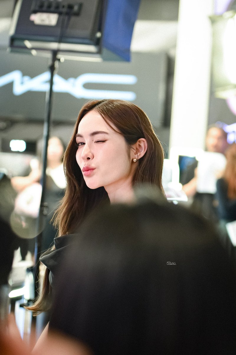 KAI45321's tweet image. 🖤😘

STYLE YOUR LIPS MAC W CL
#MACLipStylingXCharlotte 
#ชาล็อตออสติน #CharlotteAustin @itscharlotty