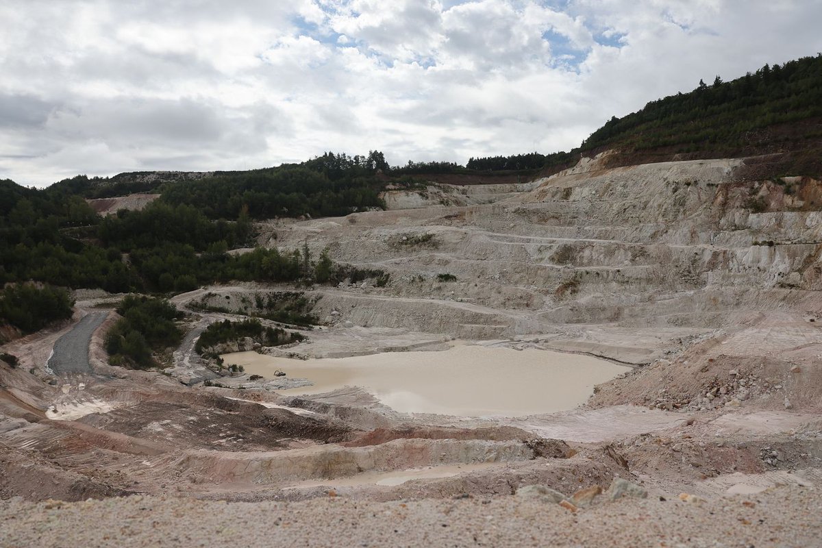 Nous avançons pour sécuriser nos approvisionnements en métaux critiques !

Aujourd’hui à Echassières (Allier), sur le site d’Imerys, j’ai annoncé les premiers résultats de notre stratégie nationale pour les métaux critiques.

➡ 41 nouveaux projets d’investissement soutenus par