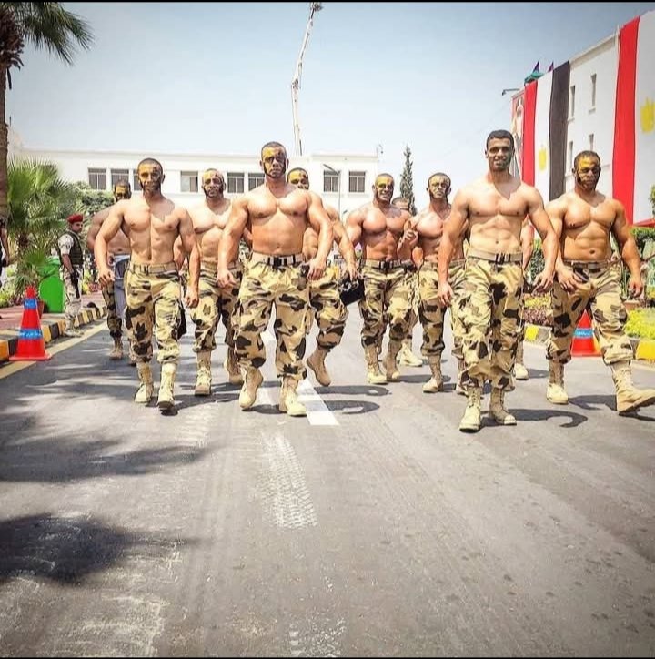 ايوا ياسيدي ومتفشخرش بجيشي ليه ! ارضي محفوظة وراسي مرفوعة وبلدي في امان
ولاانا لآجي ولاانا تايه ولاانا مطرود ولامرصود ولا عايشها جنان بلدي بتعمر بلدي بتكبر وانتو حالتكم تحت الضنك احنا حافظنا وانتم بيعتو احنا صبرنا وانتم خونتوا يبقي طبيعي لازم اتفشخر مانا مصري يلاااا 🇪🇬✌️