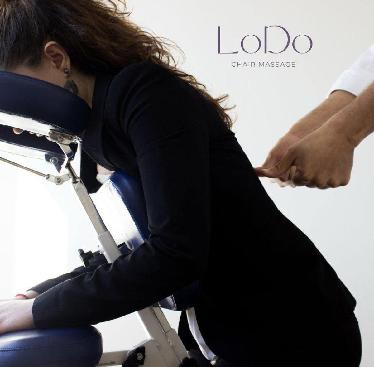 LoDoChair's tweet image. At LoDo Chair Massage, we bring relaxation to you! Specializing in on-site chair massages, we help reduce stress and boost wellness at offices, events, and more. Quick, effective, and fully clothed—recharge in minutes!