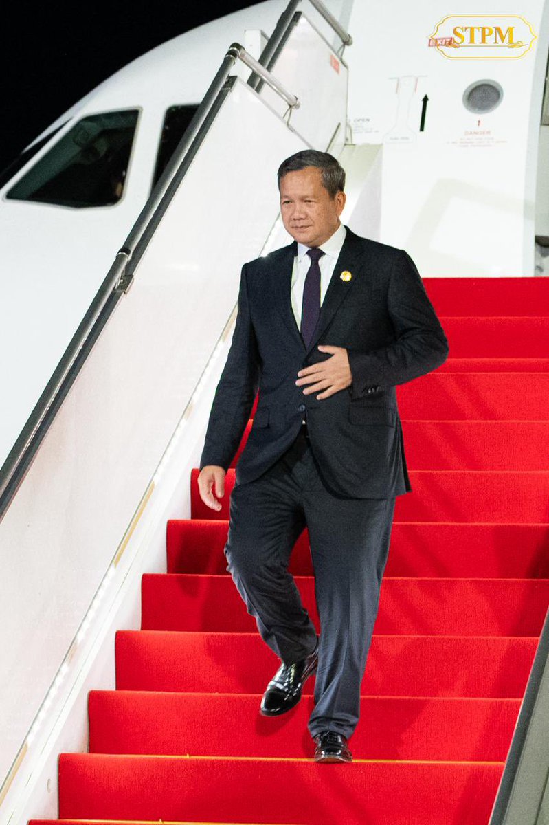 Dr_Hunmanet_PM's tweet photo. គណៈប្រតិភូរាជរដ្ឋាភិបាលកម្ពុជាមាតុភូមិនិវត្តន៍មកដល់រាជធានីភ្នំពេញដោយសុវត្ថិភាព។

រាជធានីភ្នំពេញ យប់ថ្ងៃអង្គារ ទី២ កញ្ញា ២០២៥

The Royal Government of Cambodia delegation safely returned to Phnom Penh, Kingdom of Cambodia.  

Phnom Penh, Tuesday night, 2 September 2025

#ហ៊ុនម៉ាណែត #Hunmanet #កម្ពុជា #cambodia #សន្តិភាពនៅកម្ពុជា #Peaceincambodia