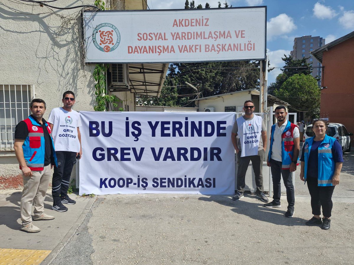 SYDV  de grevin 4. Günü talebim böyle: KÇP UYGULAMA N#SYDVdeGREVEdevam 

<a href="/MahinurOzdemir/">Mahinur Özdemir Göktaş</a> <a href="/RTErdogan/">Recep Tayyip Erdoğan</a> <a href="/_cevdetyilmaz/">Cevdet Yılmaz</a> <a href="/isikhanvedat/">Prof. Dr. Vedat Işıkhan</a> <a href="/ashb_sygm/">Sosyal Yardımlar Genel Müdürlüğü</a> <a href="/tcailesosyal/">T.C. Aile ve Sosyal Hizmetler Bakanlığı</a> <a href="/tcbestepe/">T.C. Cumhurbaşkanlığı</a> <a href="/tc_cimer/">Cimer</a> <a href="/KOOPISSENDIKASI/">Koop-İş Sendikası</a>