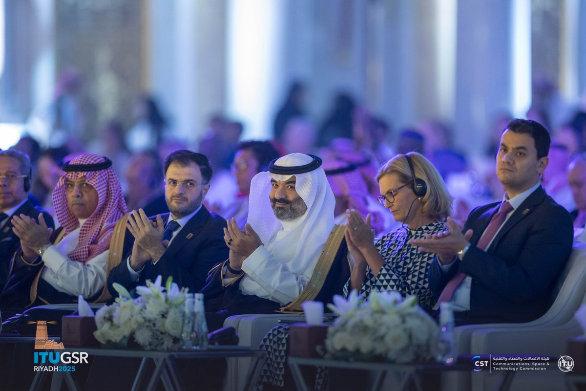 CST_KSA's tweet image. انطلاق أعمال الندوة العالمية لمنظمي الاتصالات (GSR25) في نسختها الخامسة والعشرين، والتي تستضيفها المملكة ممثلة بـ #هيئة_الاتصالات_والفضاء_والتقنية بالشراكة مع @ITU 

للمزيد: cst.gov.sa/N2025090105

The GSR25 has kicks off now, hosted by Saudi Arabia represented by the #CST in…