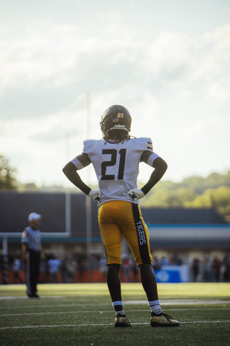 Scrimmage-week1 
hudl.com/v/2SW0Ks

<a href="/CoachKDumas/">Kamau Dumas</a> <a href="/CoachCole94/">Codey Cole</a> <a href="/lew_walk7/">Lewis Walker</a> <a href="/WPIAL_Insider/">WPIAL Insider</a> <a href="/wpialsportsnews/">WPIAL Sportsmen</a> <a href="/nafootball_tfl/">NA Football T4L</a>