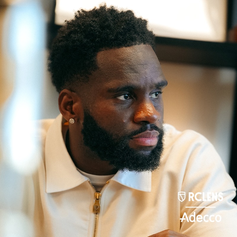 RCLens's tweet photo. 𝙽𝚘𝚞𝚟𝚎𝚊𝚞 𝙻𝙴𝙽𝚂𝙾𝙸𝚂 : Odsonne Édouard ❤💛

Finisseur efficace, forgé par l’intensité du Scottish Premiership et l’exigence de la @premierleague, l'ancien international français espoir s'engage avec le Racing après neuf saisons au Royaume-Uni. ✍️

#Édouard2028